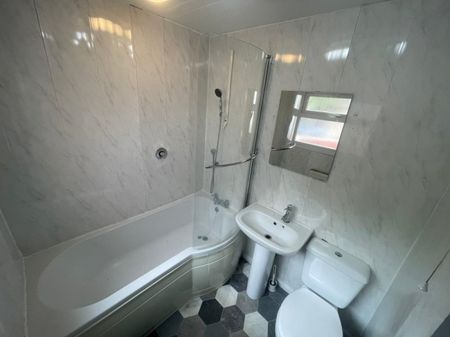 2 bed Terraced - To Let - Photo 2