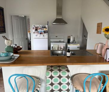 Sunny 2 bdr flat within 4 Avenues - Photo 6