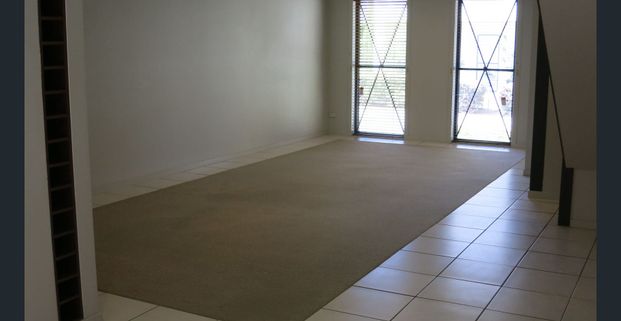 IMMACULATE 3 BEDROOM TOWNHOUSE IN BOUTIQUE ESTATE - Photo 1