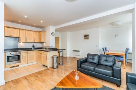 2 bedroom flat to rent - Photo 2