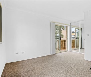 Penthouse Style Apartment in the Heart of Blacktown - Photo 4