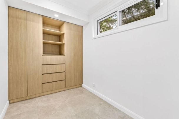 PERFECTLY SITUATED FLAT - Photo 1