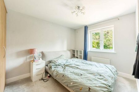 4 bedroom detached house to rent - Photo 4