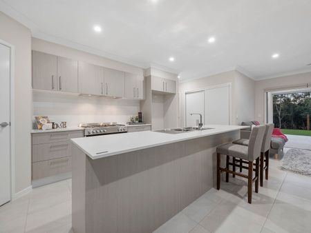 Luxury 4 Bedroom Home - Photo 3