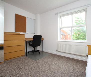 5 bedroom townhouse to rent - Photo 3