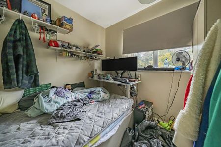 4 bedroom semi-detached house to rent - Photo 5