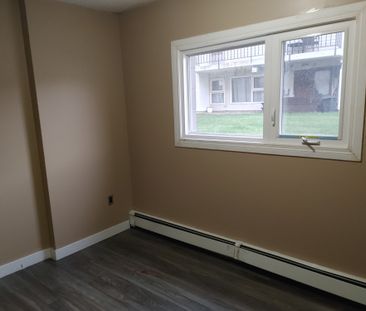 405 LORNE ST N 2 BEDS - Photo 3