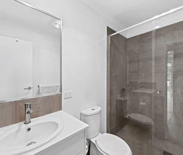 Modern Home with Air Conditioning! - Photo 6