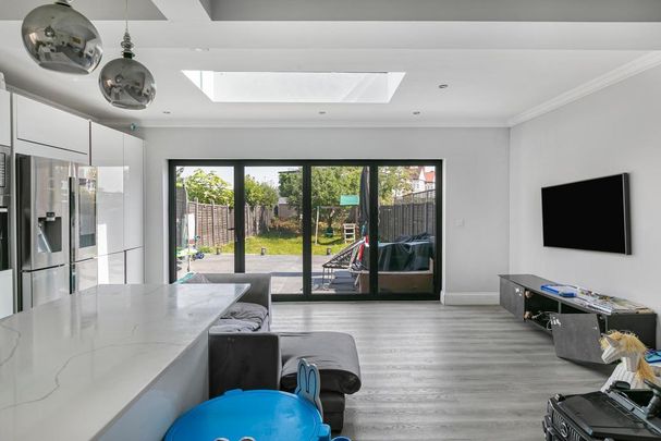 3 bedroom semi-detached house to rent - Photo 1