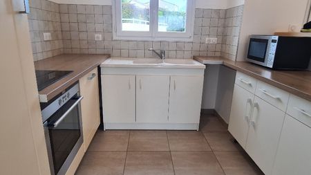 Location Maison 5 pièces 83m² LA ROCHE SUR YON 85000 - Photo 2