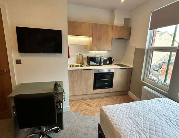 Colwick Road Room 6 - Photo 1