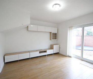 3 bedroom end of terrace house to rent - Photo 3