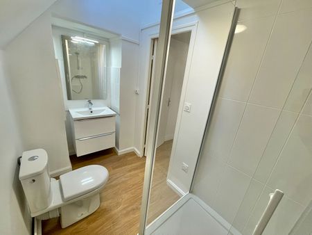 A Louer - Nantes DecrÉ Bouffay - Appartement 2 Pièces Refait A Neuf De 44.01 M² - Photo 2