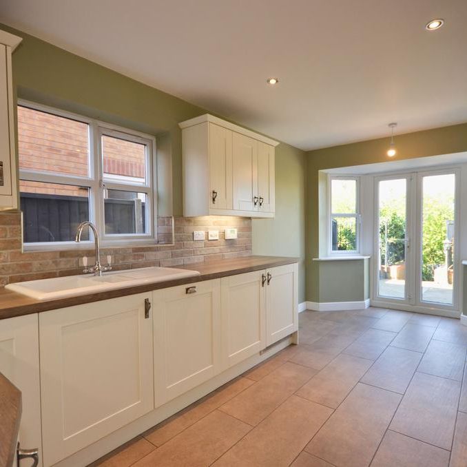 4 bedroom detached house to rent - Photo 1