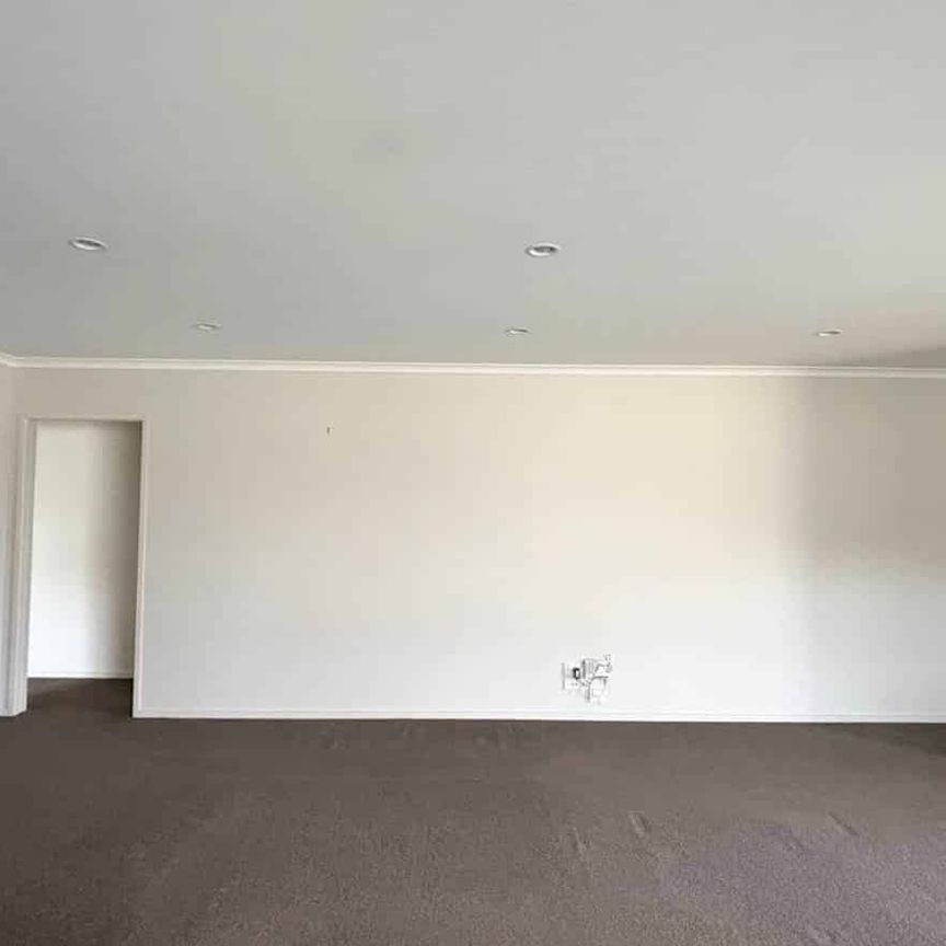 Large Onerahi Home - Photo 1