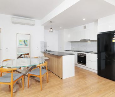 Modern 2B2B apartment in the heart of Garden City - Photo 2