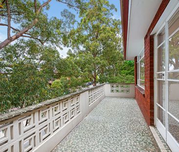 Newly Renovated 2-Bedroom + Study Apartment in Prime Location - Photo 3