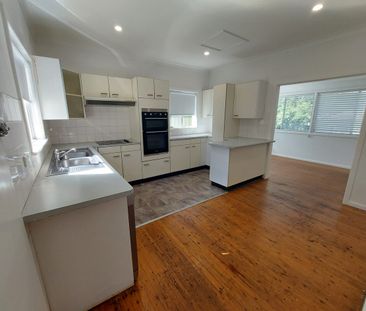 Conveniently Located 3 Bedroom Home - Photo 3