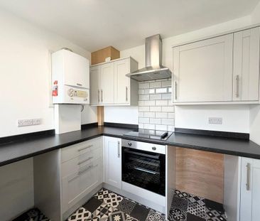 2 bedroom semi-detached house to rent - Photo 2