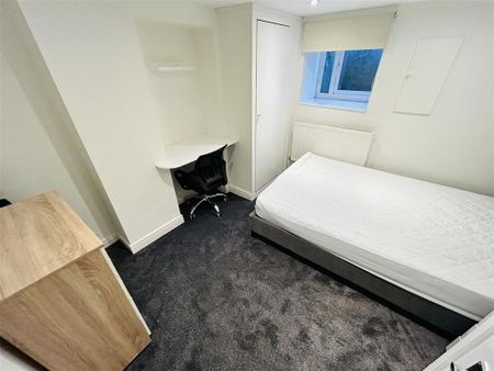 4 bedroom terraced house to rent - Photo 3