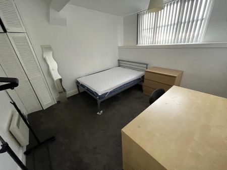 3 bedroom flat to rent - Photo 2