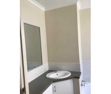 3 BEDROOM DUPLEX CLOSE TO TOWN!! - Photo 6