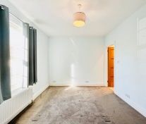 2 bed Mid Terraced House for Rent - Photo 4