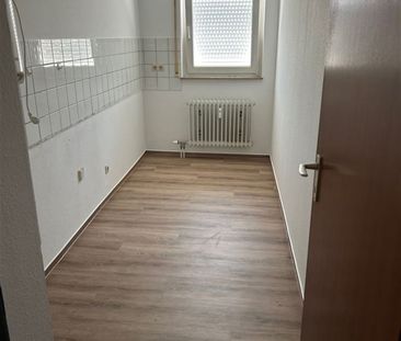 3‑Zim­mer-Woh­nung mit Bal­kon und sepa­ra­tem Tief­ga­ra­gen­stell... - Photo 2