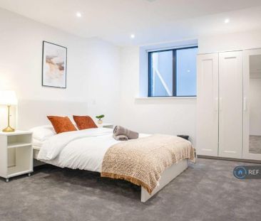4 bedroom flat to rent - Photo 3