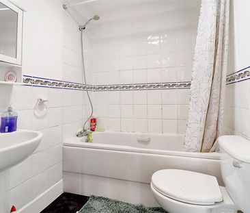 3 Bedroom Flat / Apartment to let - Photo 4