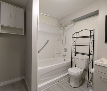 For Lease - 6053 Leeside Crescent Unit# BSMT, Mississauga, Ontario - Photo 4