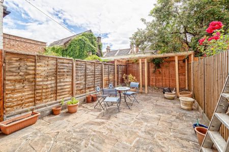 2 bedroom terraced house to rent - Photo 3