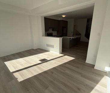 For Lease - 59 PEAREN Lane, Barrie, Ontario - Photo 2