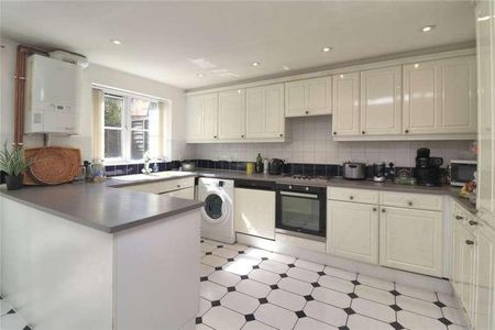 Woking, Surrey, GU22 - Photo 3