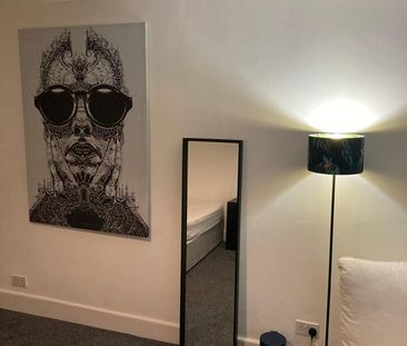 Room in a Shared House, Walthamstow, E17 - Photo 1