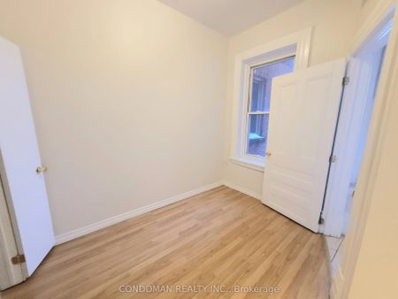 139 1/2 John Street S #4 - Photo 2