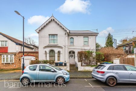 8 Thornhill Road - Photo 2
