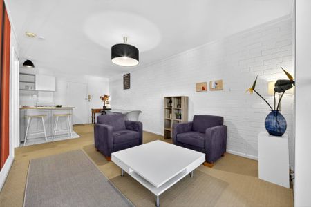 Sunlit Victoria Park Retreat - Photo 3