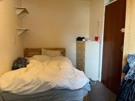 6 Bed Student Home - 32 Kemsing Gardens - Photo 3