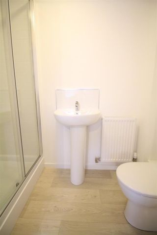 3 Bedroom House - Detached - Photo 5