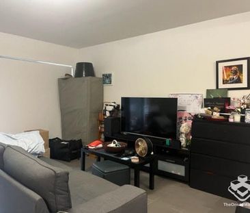 Ground floor with courtyards - Photo 1