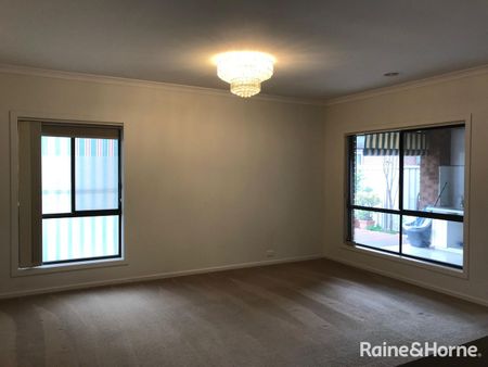 Splendid 4Br Home in Arndel, Truganina! - Photo 2