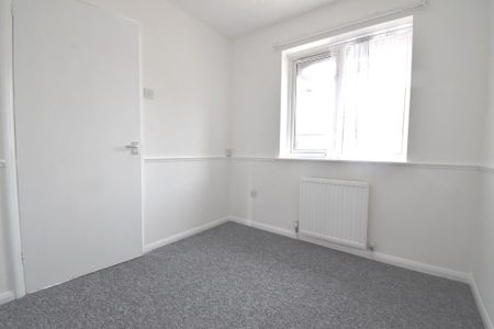 2 bedroom semi-detached house to rent - Photo 3