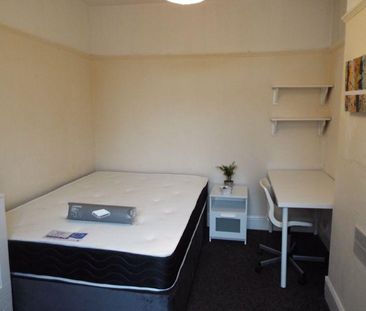 4 bedroom semi-detached house to rent - Photo 6