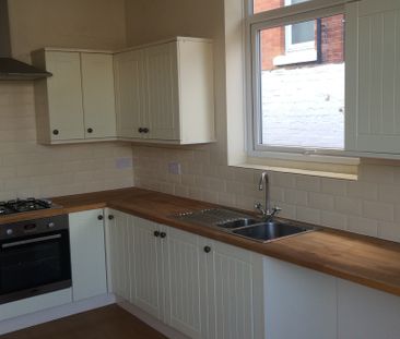 Rare detached large bungalow to let in Southbourne - Photo 5
