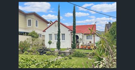 Coastal Retreat of Style and Comfort - Photo 2