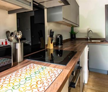 1 bedroom in a house share to rent - Photo 4