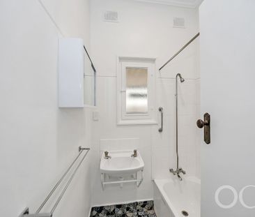 Open the Door to Comfort and Convenience on Dunorlan - Photo 1