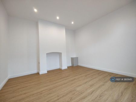 3 bedroom end of terrace house to rent - Photo 3