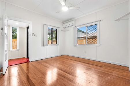 2/23 Faine Street (Rear Property) , Manly West. - Photo 4